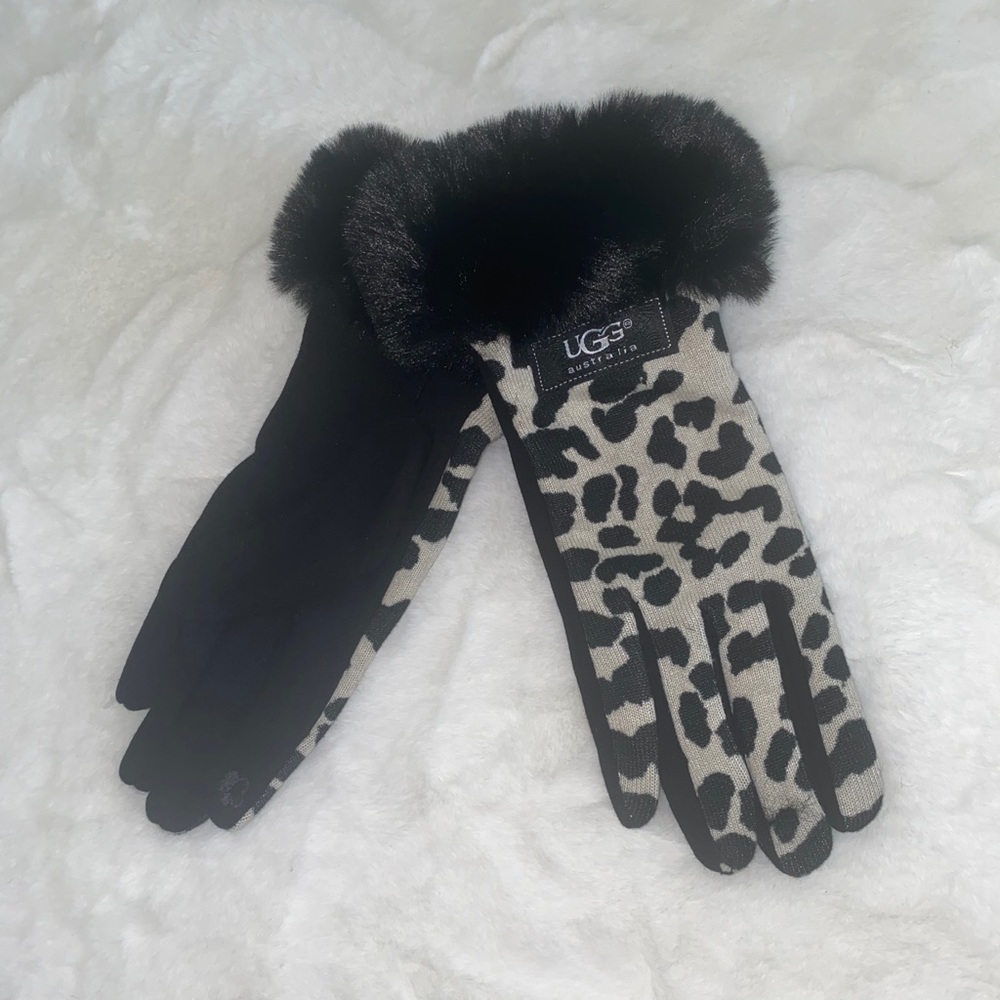 UGG gloves ***new***
